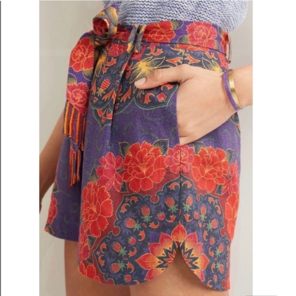 {Farm Rio} Printed Floral Shorts - Picture 2 of 6